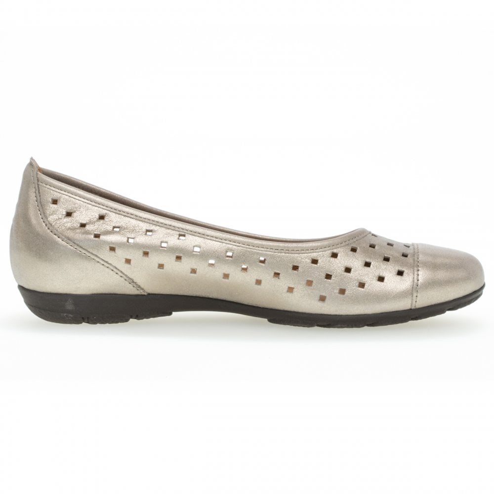 Gabor Ruffle Eclipse Metallic Leather Slip-On Pump Shoes | 64.169.62