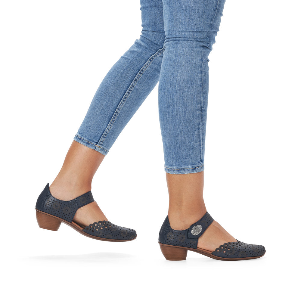 Rieker closed toe ballet on sale flats